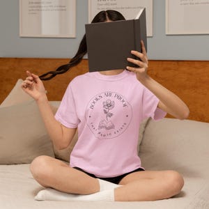 Bookish Magic Unisex T-Shirt, Bibliothek Bibliothekar Shirt, Lese Geschenk, Buch Liebhaber Geschenk, literarisches Kleid