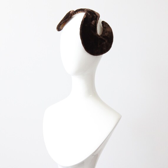 Vintage 1950\'s Brown Velvet Fascinator Hat Vintage 1950s-1960s Light Brown Velvet Hat/fascinator With  main image 2