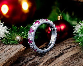 Alianza de boda de rubí natural y diamante, alianza de media eternidad, alianza de boda de rubí con micropavé, alianza minimalista fina, anillo con piedra de nacimiento de julio