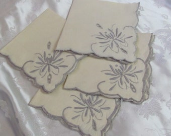 Set of 4 Vintage Linen Napkins 11&quot; Inch 27cm Square // Cocktail Luncheon Small Tea Party Size