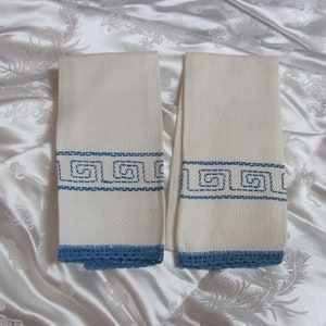Set of 2 Vintage Huck Linen Tea Kitchen Bath Hand Towels Matching Embroidered