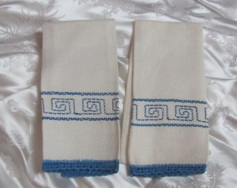 Set of 2 Vintage Huck Linen Tea Kitchen Bath Hand Towels Matching Embroidered