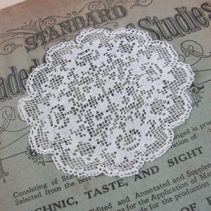 Beautiful Antique Filet Lace Doily 5&quot; Round // Needle Lace Bobbin Doilies Linens  Cluny