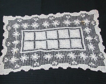 Beautiful Antique Knotted Filet Lace Table Runner 9" x 15"  Rectangle Needlelace