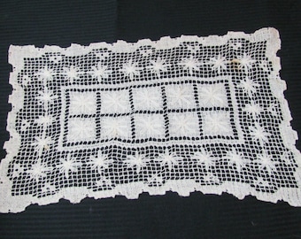 Beautiful Antique Knotted Filet Lace Table Runner 9" x 15"  Rectangle Needlelace