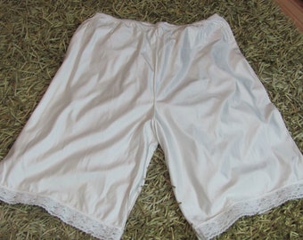 Vintage Vanity Fair White Lace Nylon Bloomers Long Panties Petti Pants Underwear Size Large