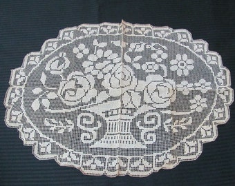 Beautiful Antique Drawn Filet Lace Table Runner Place Mat Oval Doily 12" x 17" - Many others to choose from in my shop