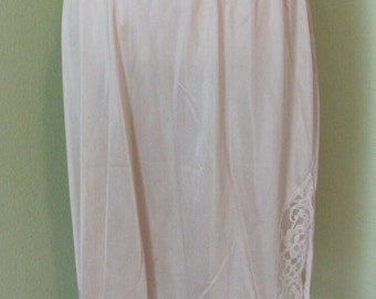 Vintage J C Penney Beige Nylon Lace Half Slip  Skirt Size Medium M // New Unused NOS Lingerie