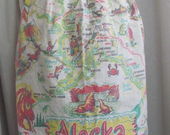 Beautiful ALASKA Souvenir Apron Vintage Mid Century State Map // Antique Linens Hankies Table Cloths Napkins & More