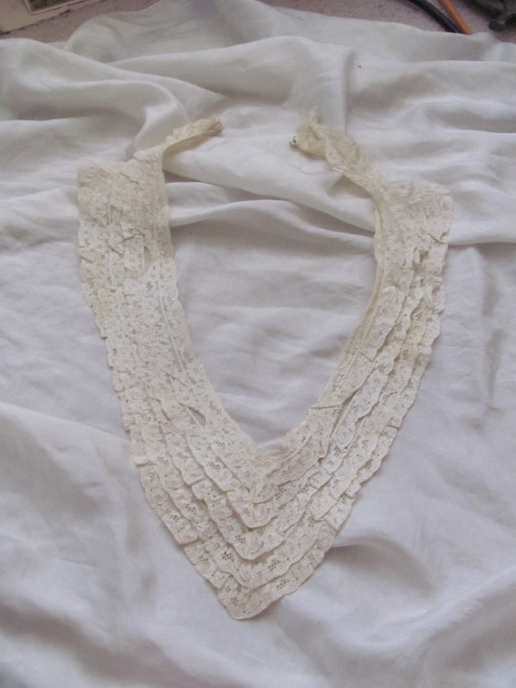 Lovely Antique White Handmade Ruffled Lace V Shape