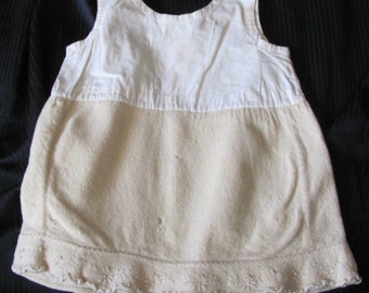 Belle robe vintage antique pour bébé pour bébé sous le vêtement, coton et laine pays amish fait main