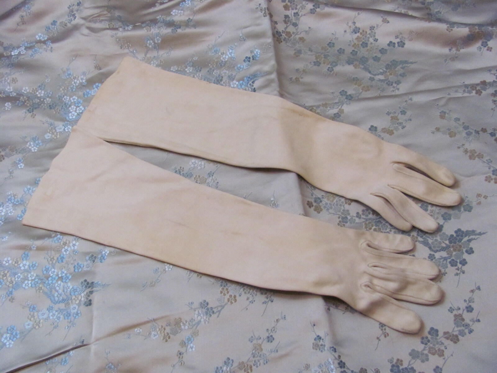 Vintage Off White Opera Formal Gloves 17" Long - Size Med-Small (101A)
