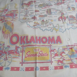 Mantel cuadrado con estampado de Oklahoma, recuerdo vintage de los años 60, mantel coleccionable con serigrafía, mapa del estado Sooner de 40"
