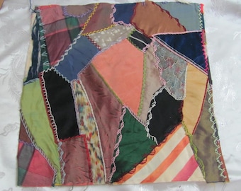 Antike Crazy Quilt Stück Quadratischer Block 11 "// Frühes Jahrhundert Wiederverwendung Rettungs Seidensatin Fancy alten Vintage handgefertigt bestickt handgenäht