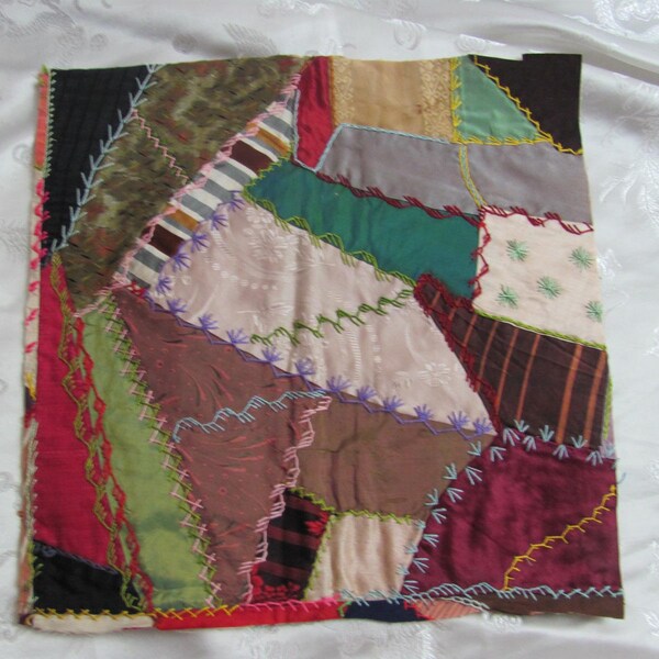 Antik galen quiltbit fyrkantig block 11" // Tidigt århundrade återanvändning räddningssiden satin elegant gammal vintage handgjord broderad handsydd