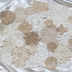 Lot von 30 Vintage Häkeldeckchen Verschiedene Größen Formen - Gerettet Recycling Handwerk Applikation Spitze Langsam Stich Junk Journal Quilt Gehäkelt