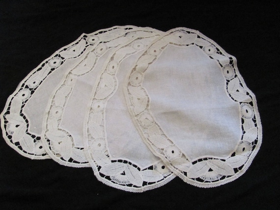 Placemats Set of 4 Vintage Linen Oval Place Mats 11" x 16" Cotton Linen Cloth