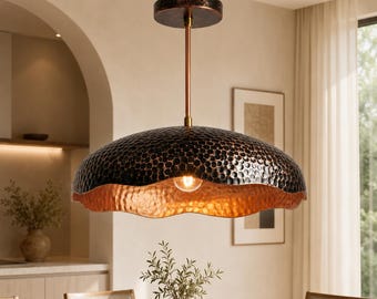 Lampada a sospensione in rame martellato, lampada da soffitto nera e rame, lampadario a cupola fatto a mano per sala da pranzo, isola cucina, arredamento soggiorno