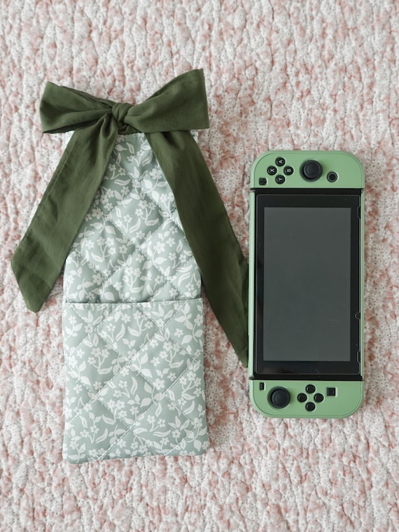 Garden Vines Nintendo Switch Quilted Sleeve