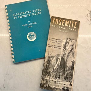 Guida illustrata alla Yosemite Valley Virginia Adams Ansel Adams 1945 2a ed. e brochure/mappa del Parco Nazionale YOSEMITE 1946