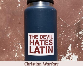 De duivel heeft een hekel aan Latijn | Christelijke oorlogssticker | Selecteer een kleurencombinatie