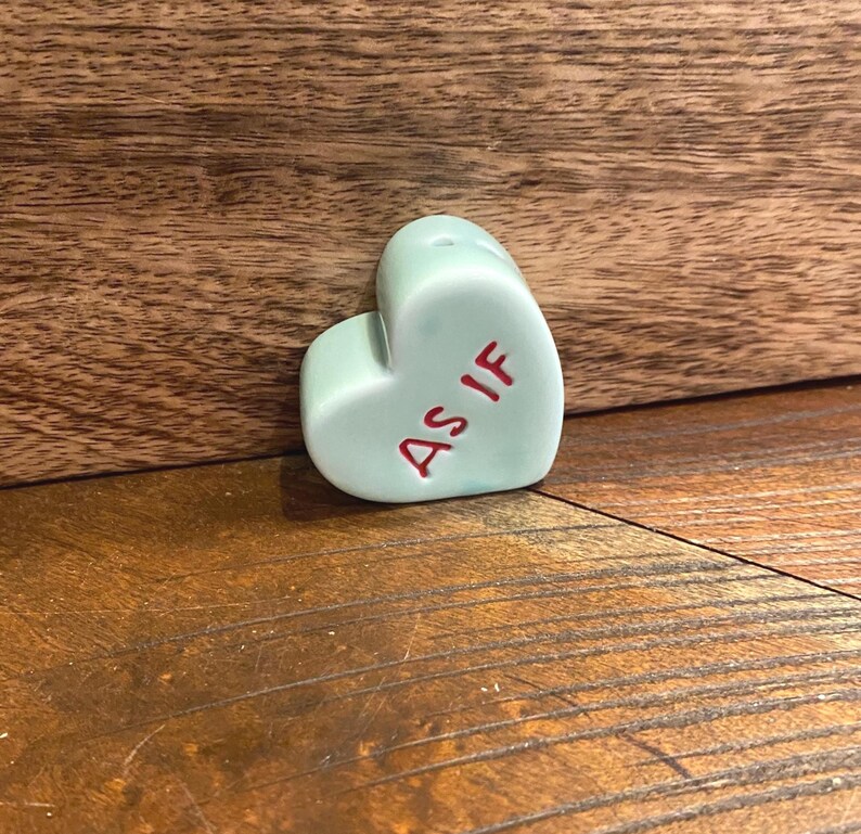 Mini heart pepper shaker in ceramic stoneware, cute tabletop seasoning container