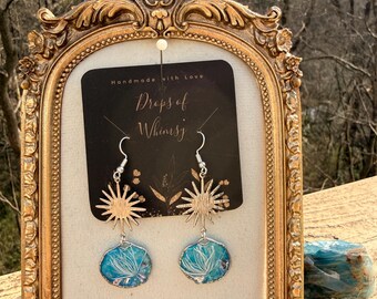 Starburst Resin Örhängen – Blå Glitter Droppar, Krossat Glas, Nyckfulla Blommor, Silverton