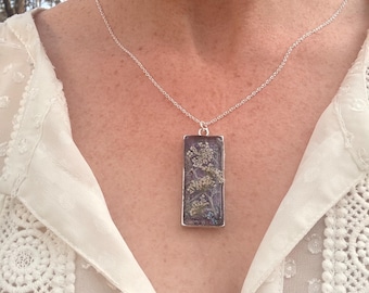 Paarse Galaxy Botanische Harsketting | Hanger met echte gedroogde bloemen | Handgemaakte bloemenketting