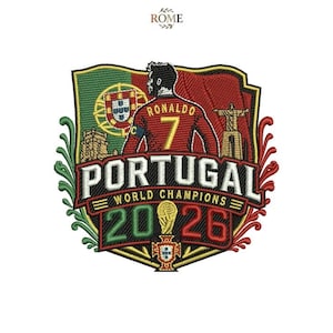 Könnte beinhalten: Ein gestickter Aufnäher mit einem Fußballspieler im roten Trikot mit der Nummer 7 und dem Namen Ronaldo, dem Wort PORTUGAL, dem Text WORLD CHAMPIONS 2026, der portugiesischen Flagge, der Christus-König-Statue und einem goldenen Pokalsymbol.