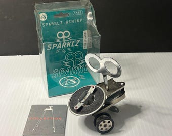 Kikkerland SPARKLZ Wind Up, a mechanical toy by Chico Bicalho. 2003 MIP