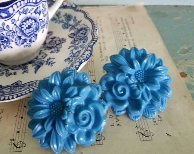 Pretty Blue Plastic Curtain Push Pins Curtain Tie Backs Retro Etsy