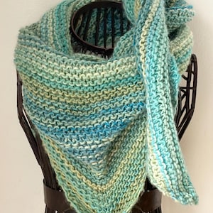 Easy Triangle Scarf Knitting Pattern: UK Designed, Beginner Friendly, Chunky Yarn, PDF (Digital Download)