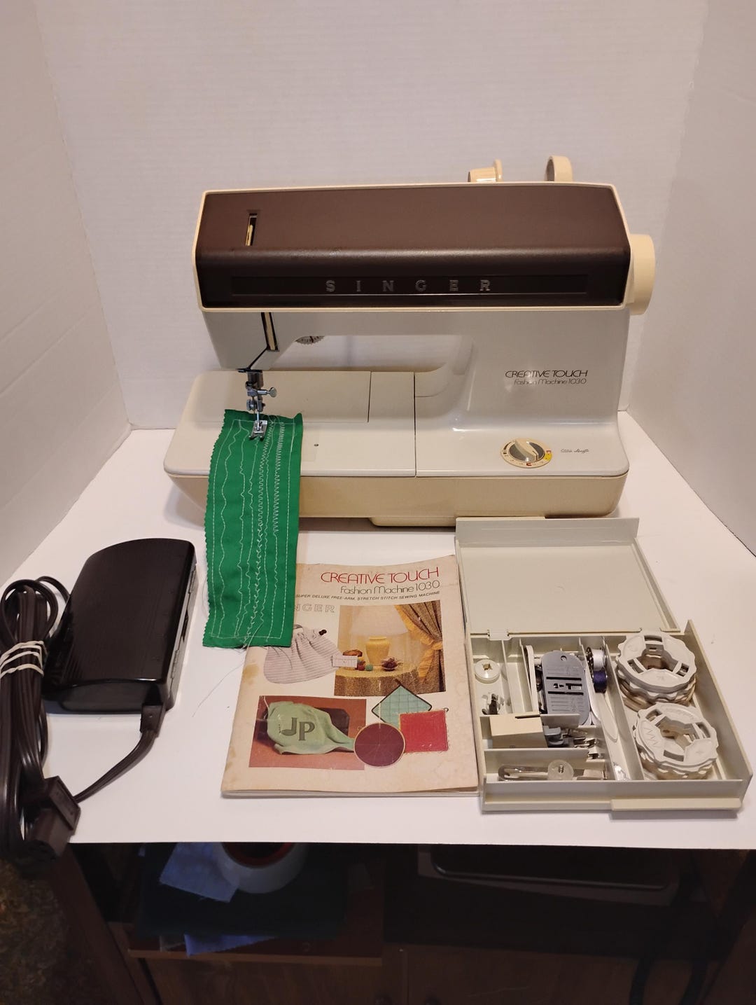 Singer Creative Vintage Singer Creative Touch 1030 Sewing Machine-serviced and Tested ...