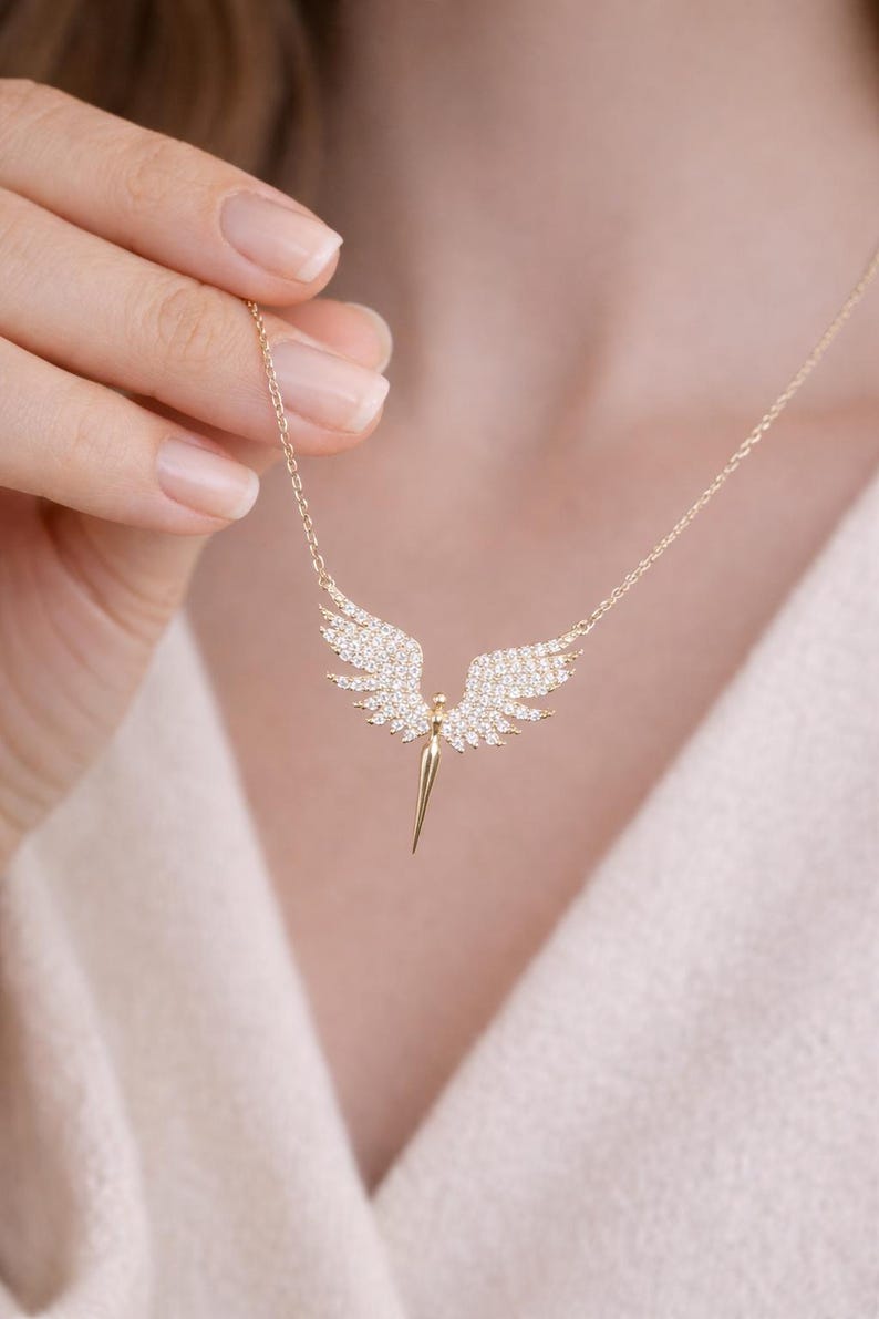 Collar de alas de ángel de la guarda en plata de ley 925 bañada en oro de 14 quilates. Delicado colgante de alas de ángel. Un regalo especial para ella. Joyas de protección. imagen 1