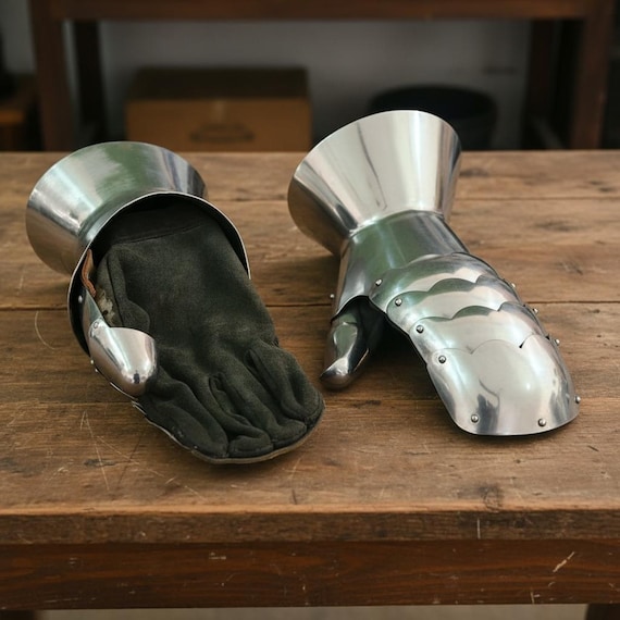 Medieval Clamshell Gauntlets | 16 Gauge Steel Combat Gloves