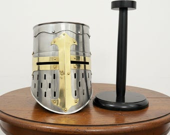 Gran Yelmo de Cruzado – Casco de armadura de acero hecho a mano