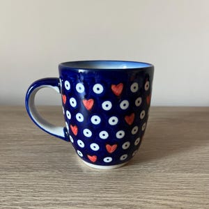 Polsk keramikmugg 300 ml Boleslawiec Keramikmugg Handmålad Stengods Hjärtmönster Unikat