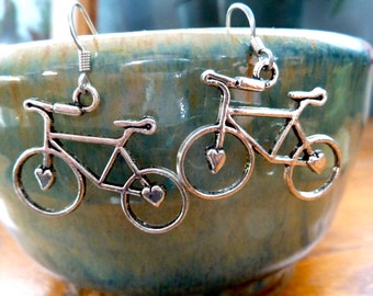 Silberne Fahrradohrringe - Fahrradohrringe - Fahrradliebhaber - Fahrradohrringe - Rennradohrringe - Fahrradschmuck - Radfahrerohrringe Athletisch