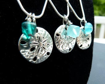 Silber Sand Dollar mit blauer Perlenkette