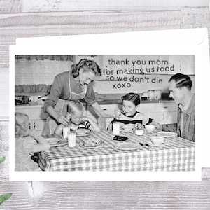 Carte #103. Carte drôle pour maman. Merci maman de nous préparer à manger pour que l'on ne meure pas xoxo. Carte de fête des mères. Nouvelle carte de maman. Cartes drôles.