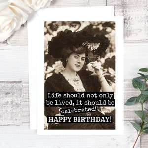 Carte #249. Carte d’anniversaire. La vie ne doit pas seulement être vécue, elle doit être célébrée!  Heureux anniversaire! Drôle de cartes de voeux. Drôles de cartes.