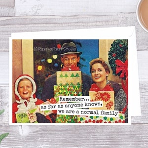 Carte de Noël drôle - #C18 - n’oubliez pas... Comme tout le monde le sait, nous sommes une famille normale / carte de voeux / Vintage carte de Noël