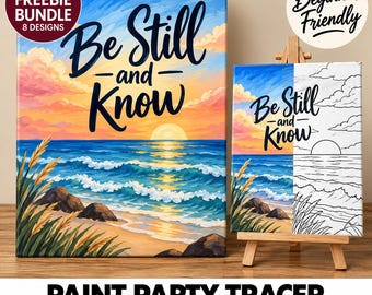 Puede incluir: Un lienzo rectangular y un lienzo más pequeño sobre un caballete de madera, ambos con una escena de playa al atardecer con el texto Be Still and Know. La obra muestra olas azules, una orilla arenosa, rocas y hierba alta bajo un cielo colorido.