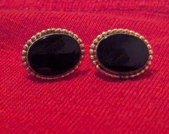 Pendientes vintage de oro con ónix negro festoneado – Cierre de rosca