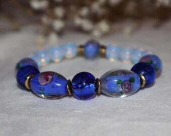 Gracia del Ancestro – Pulsera de Vidrio Floral Azul y Opalita / Conexión y Protección Espiritual
