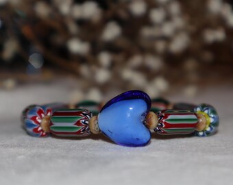 Pulsera de cristal millefiori con corazón azul: joyería de estilo veneciano