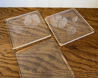 McKee Glass Trivets Set – Clear Pressed Floral Hot Plates, Mid Century Kitchen Decor