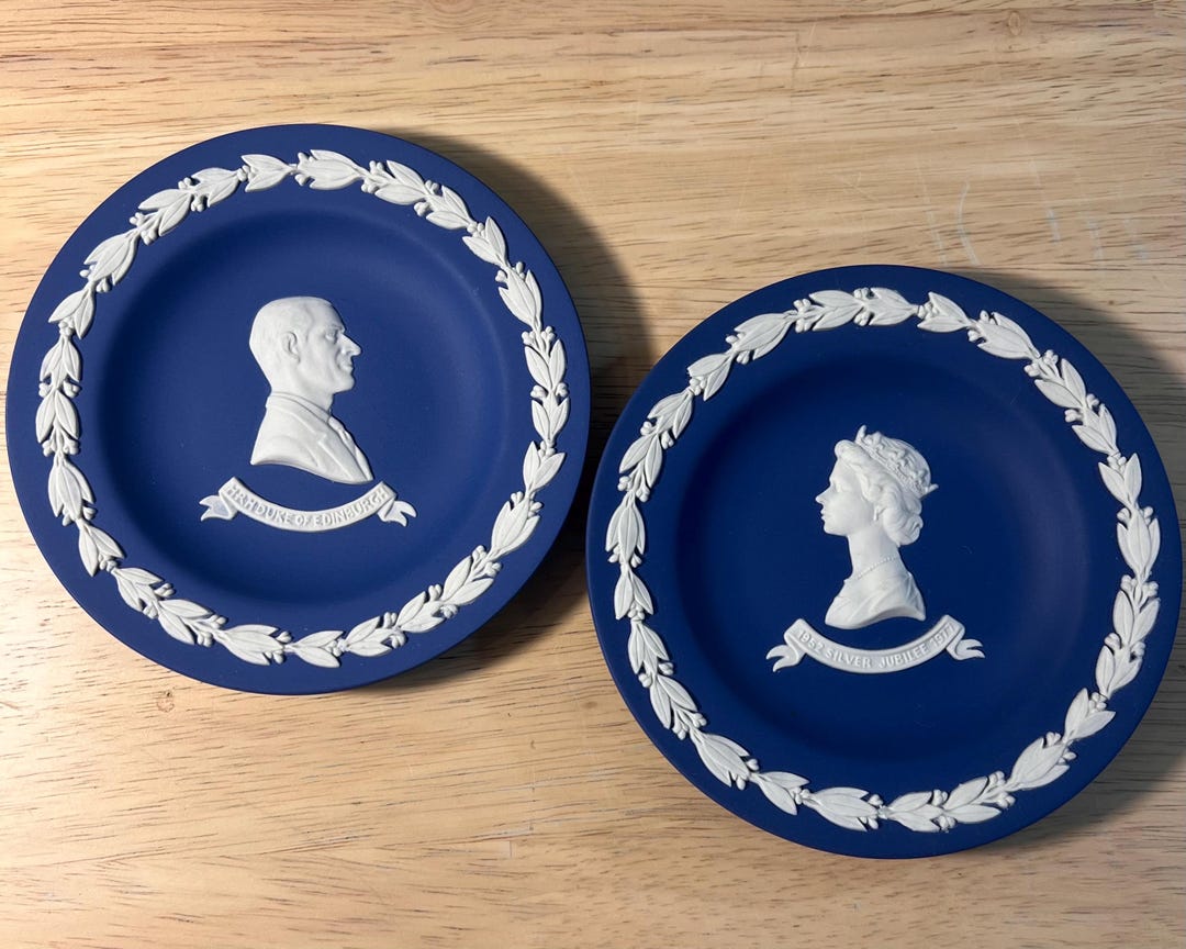 Elizabeth R Plate Wedgwood Blue Jasperware Royal Portrait Plates – Queen Elizabeth II ...