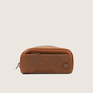 Full Grain Leather Dopp Kit: Men&#39;s Travel Toiletry Bag