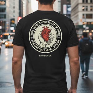 クリスチャンTシャツ エゼキエル36:26、クリスチャン服、夫への贈り物、男性への贈り物、キリスト教、彼への贈り物、大胆な男、彼への贈り物